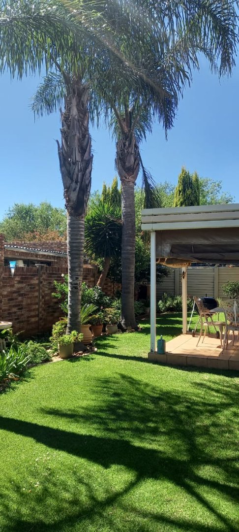 2 Bedroom Property for Sale in Langenhovenpark Free State